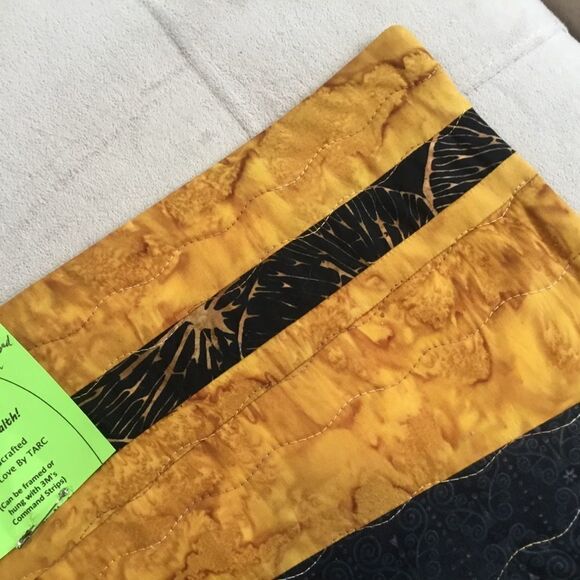 NWT. Hand Crafted Quilted Runner Gold & Black - Picture 5 of 11